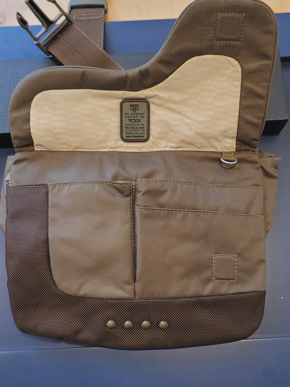 Tumi olive green